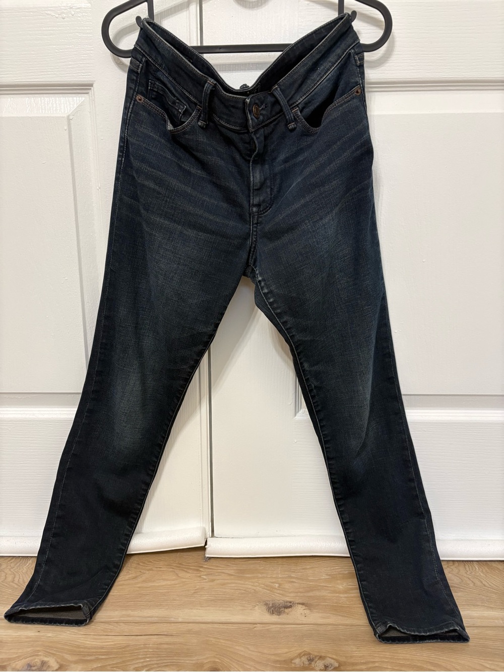 Women’s Dark Wash Jeans - Classic Skinny Fit (short)